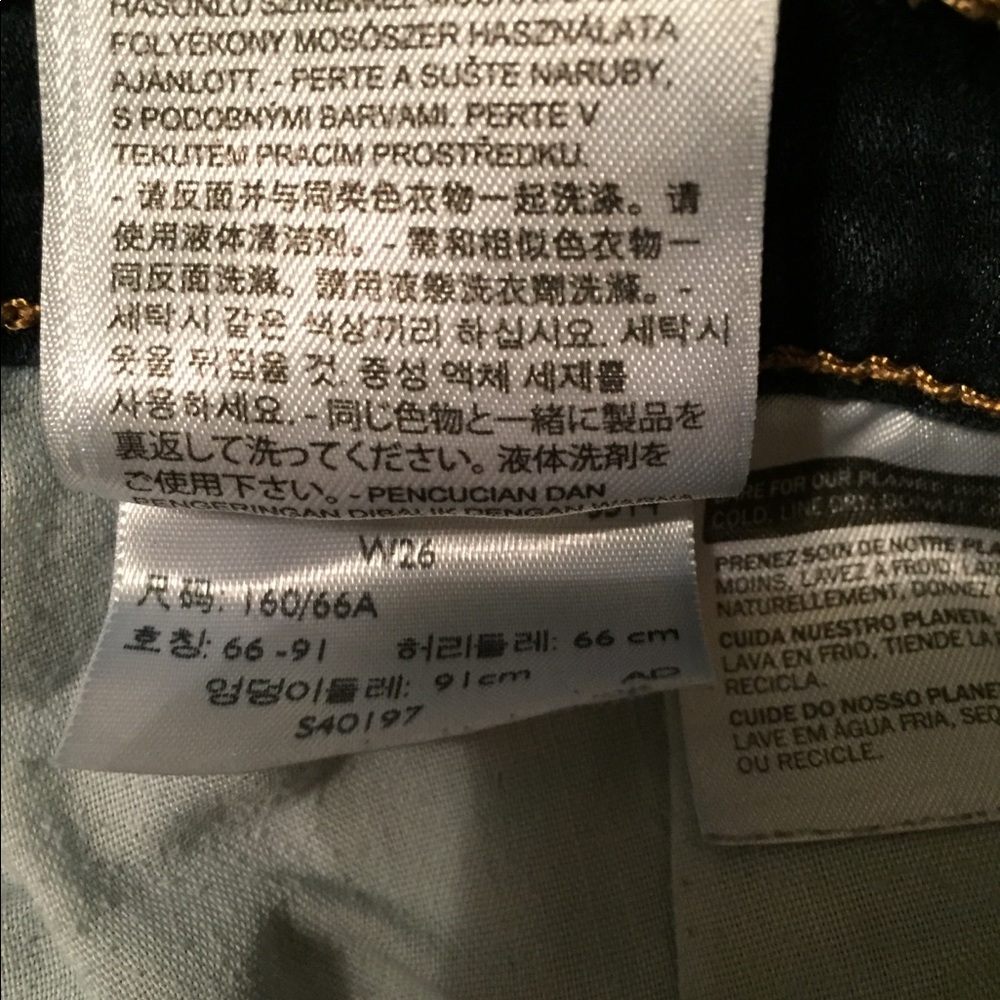 Levi’s shorts - Picture 3 of 3